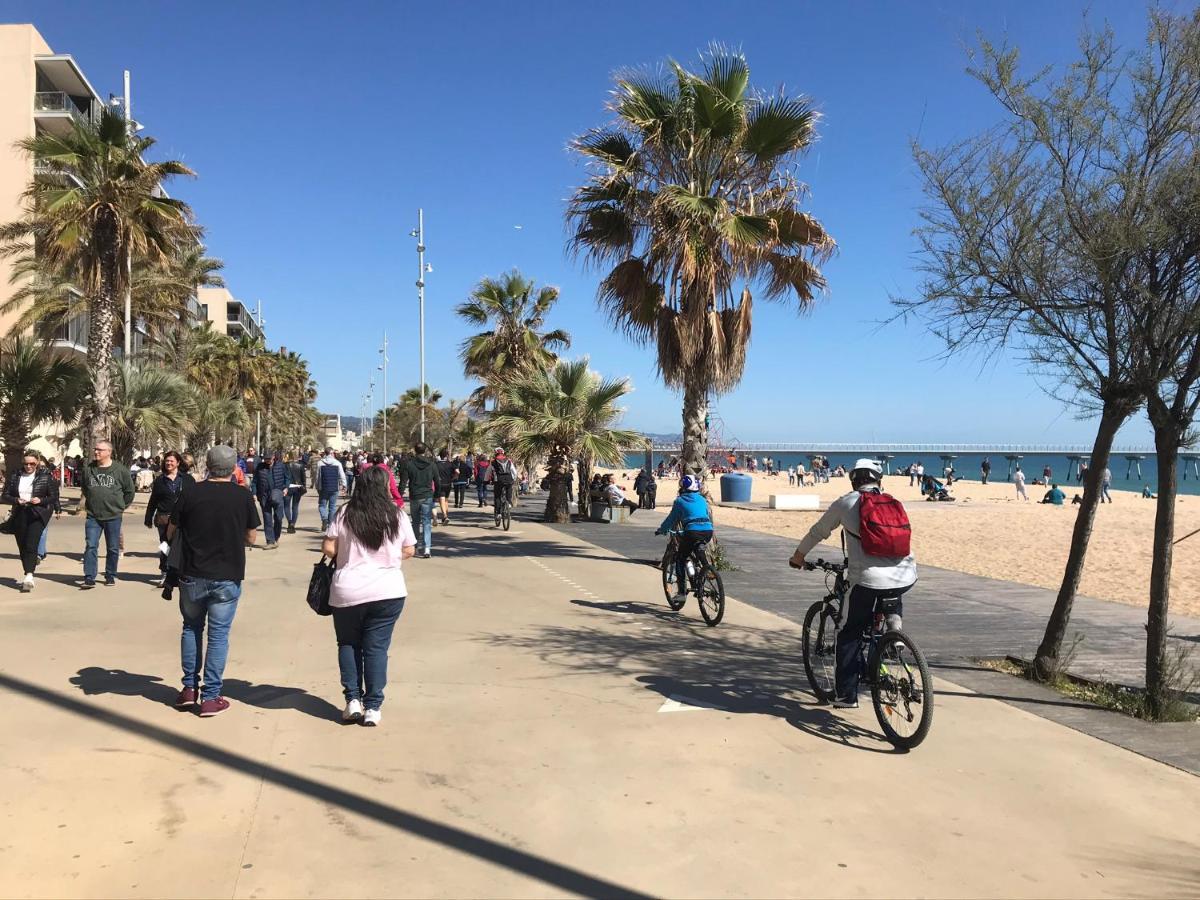 Hospedaje Dado De Baja Badalona Exterior foto