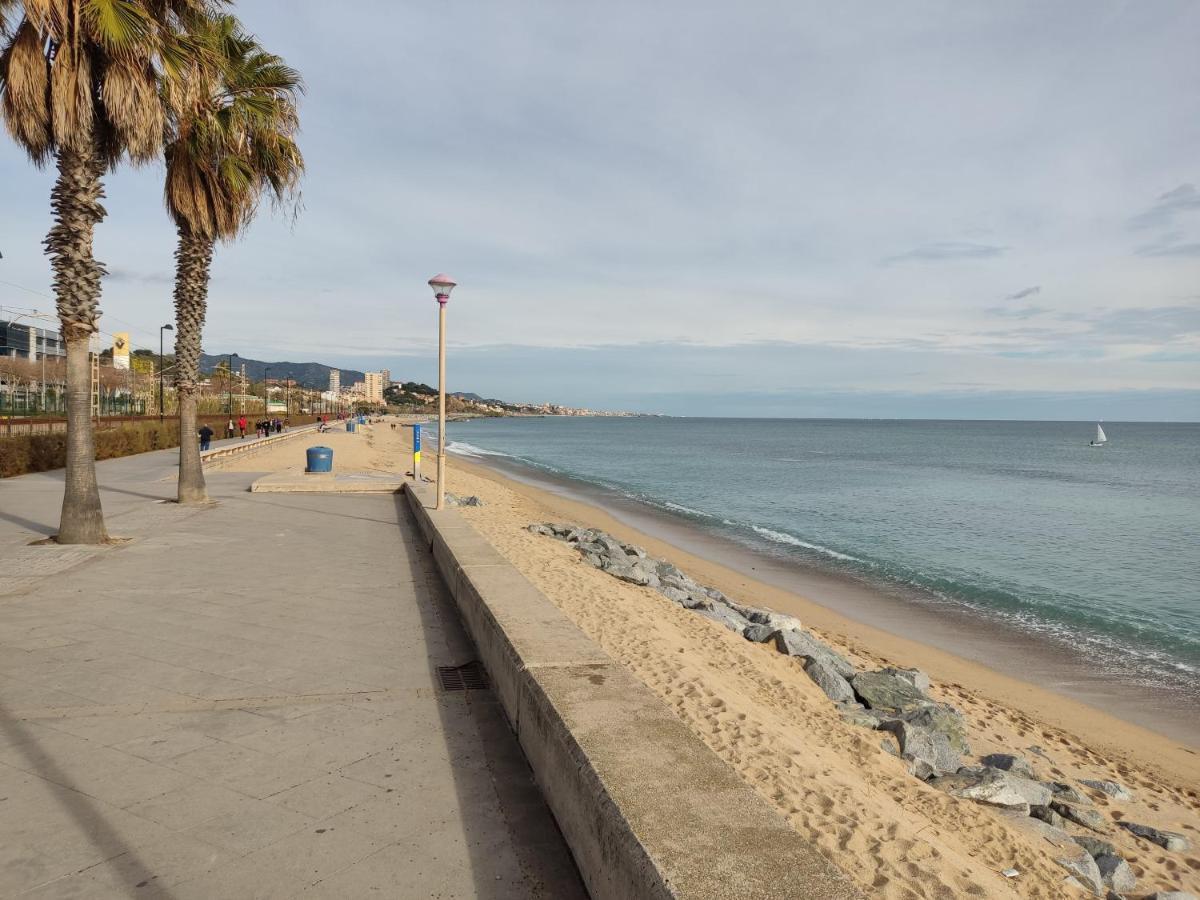 Hospedaje Dado De Baja Badalona Exterior foto