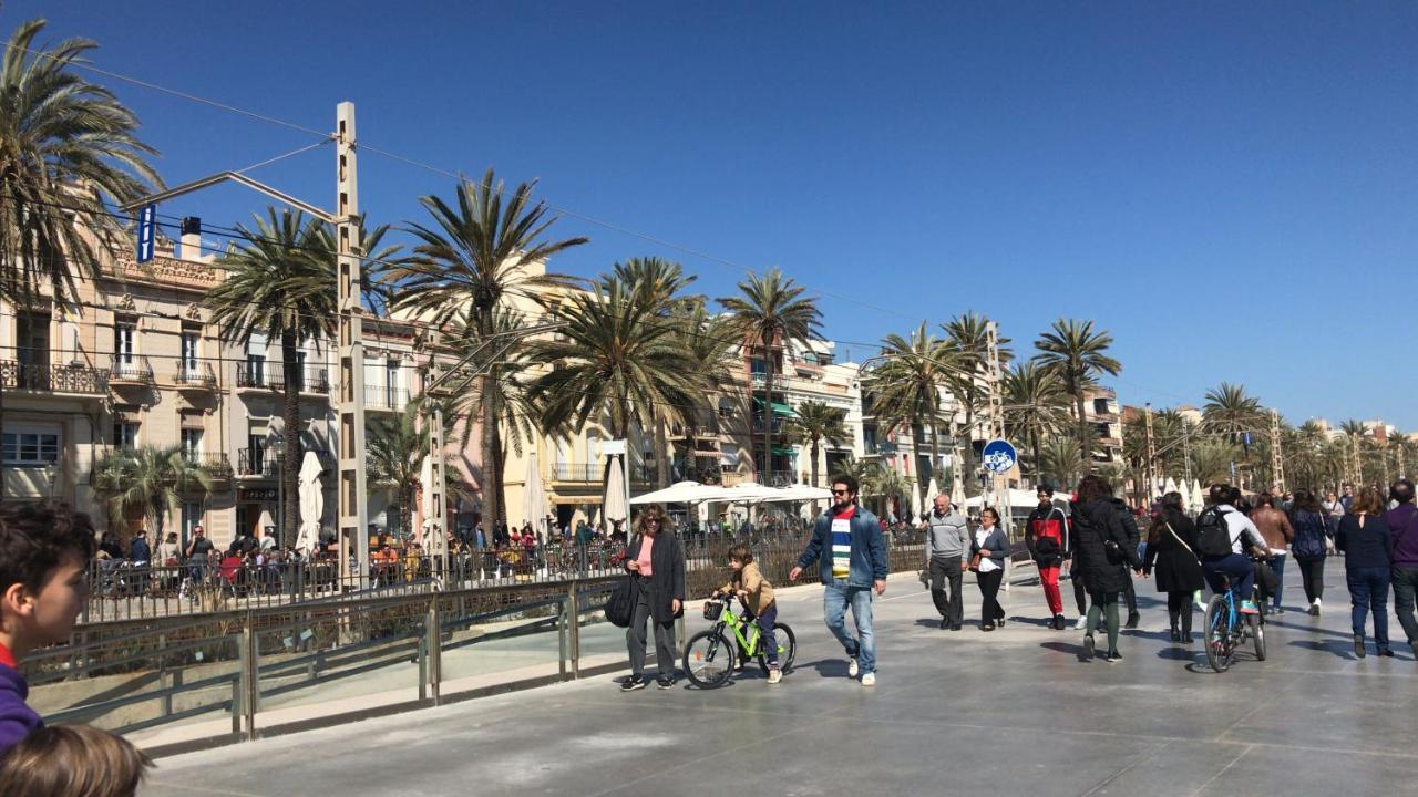Hospedaje Dado De Baja Badalona Exterior foto